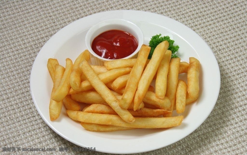 美味薯条 薯条 盘子 蔬菜 甜酱 花纹桌布 传统美食 餐饮美食