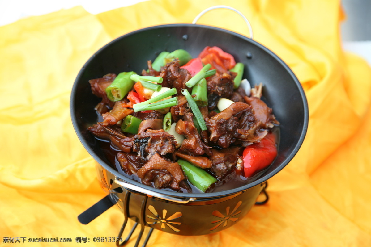 干 锅 鸭 餐饮美食 传统美食 葱 干锅 高清 火锅 青椒 干锅鸭 鸭子 黄绸子 摄影图片 psd源文件 餐饮素材