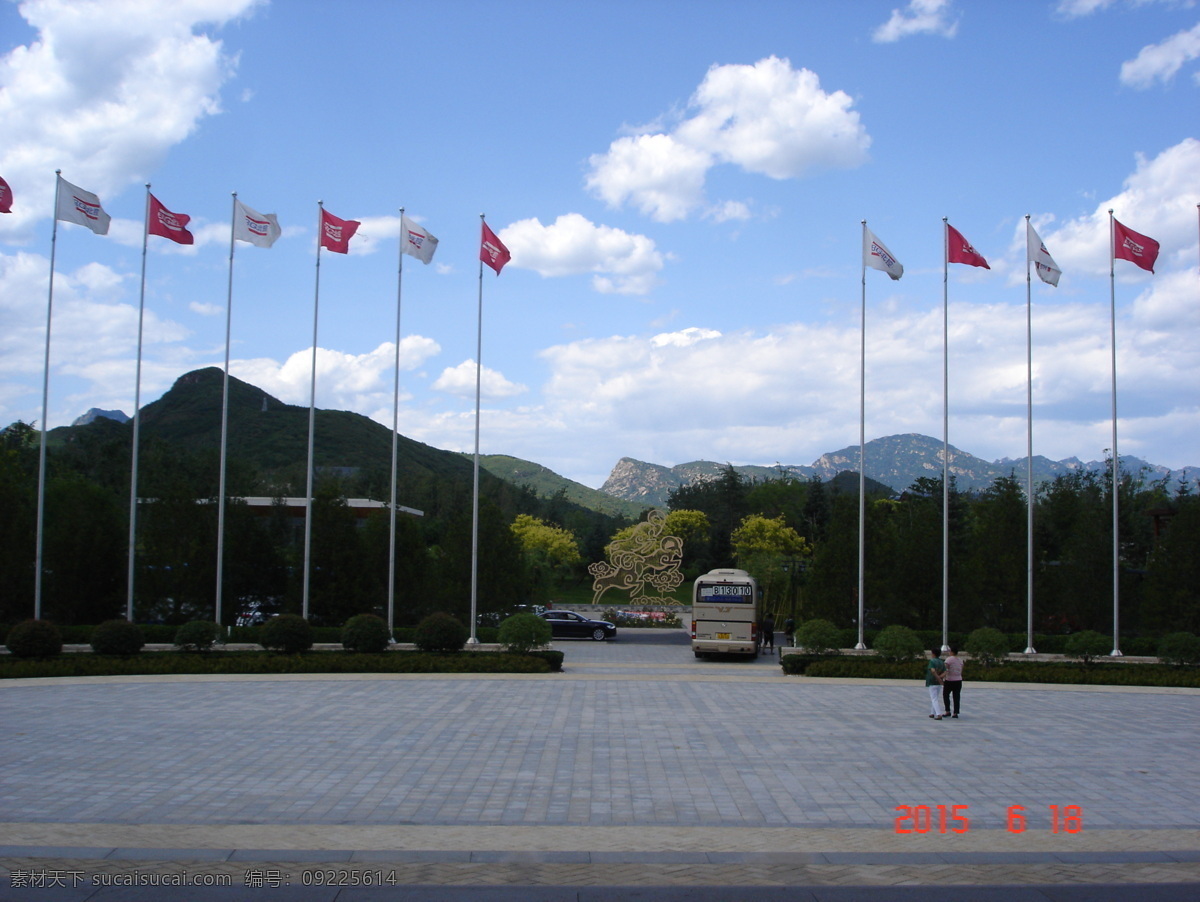 景观 广场 旗杆 蓝天 白云 山峦 旅游 旅游摄影 国内旅游