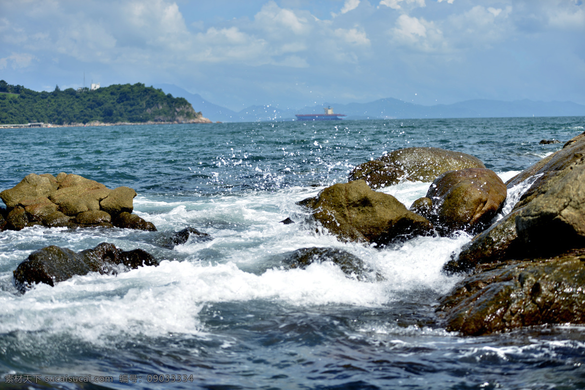 波涛汹涌 大海 深蓝海 浪花 波涛 岩石 蓝天 白云 自然景观 自然风景