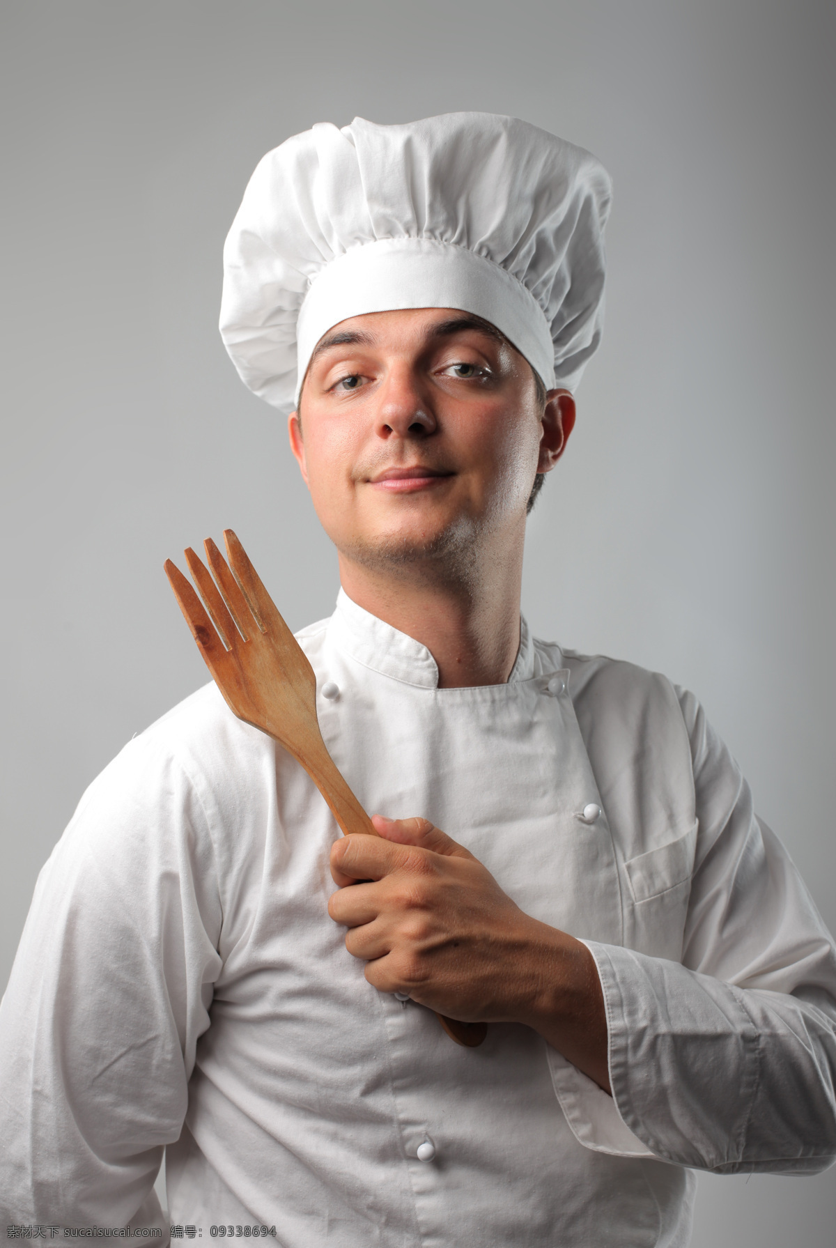手 木 勺子 厨师 外国男性 职业男人 自信笑容 餐饮服务业 人物摄影 高清图片 商务人士 人物图片