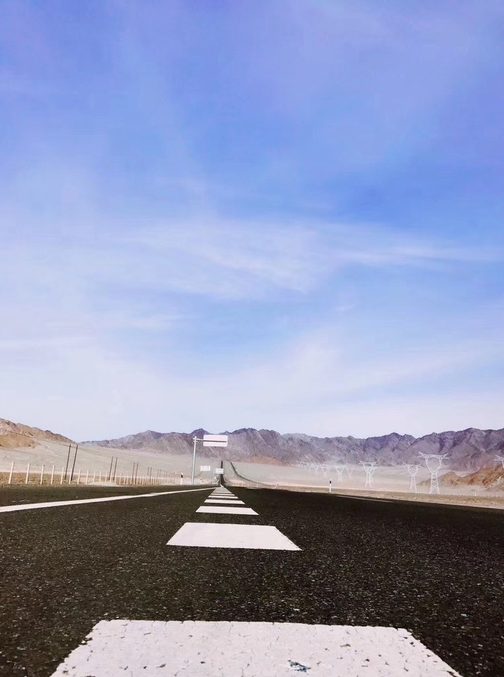 青海 雅丹 地貌 公路 道路 唯美 天空 沙漠 戈壁 蓝天 旅游摄影 自然风景