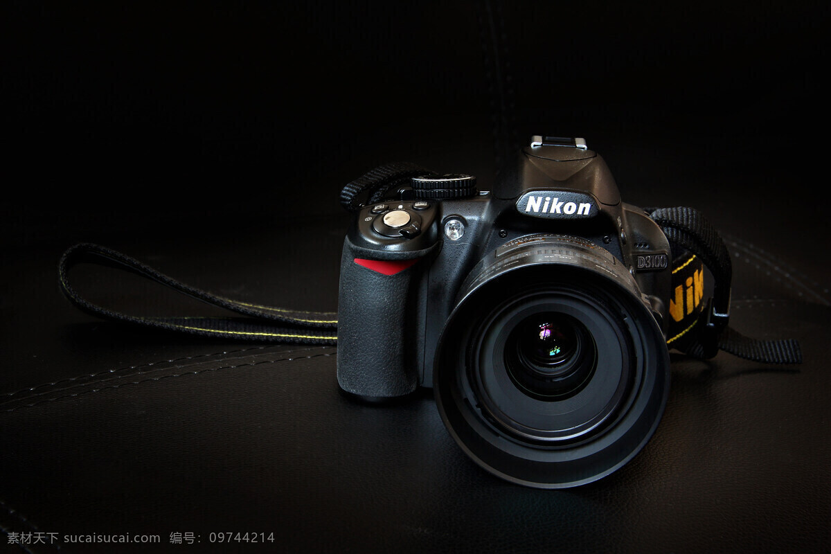 背景 大图 黑色 镜头 生活百科 数码家电 相机 nikon 正面 psd源文件