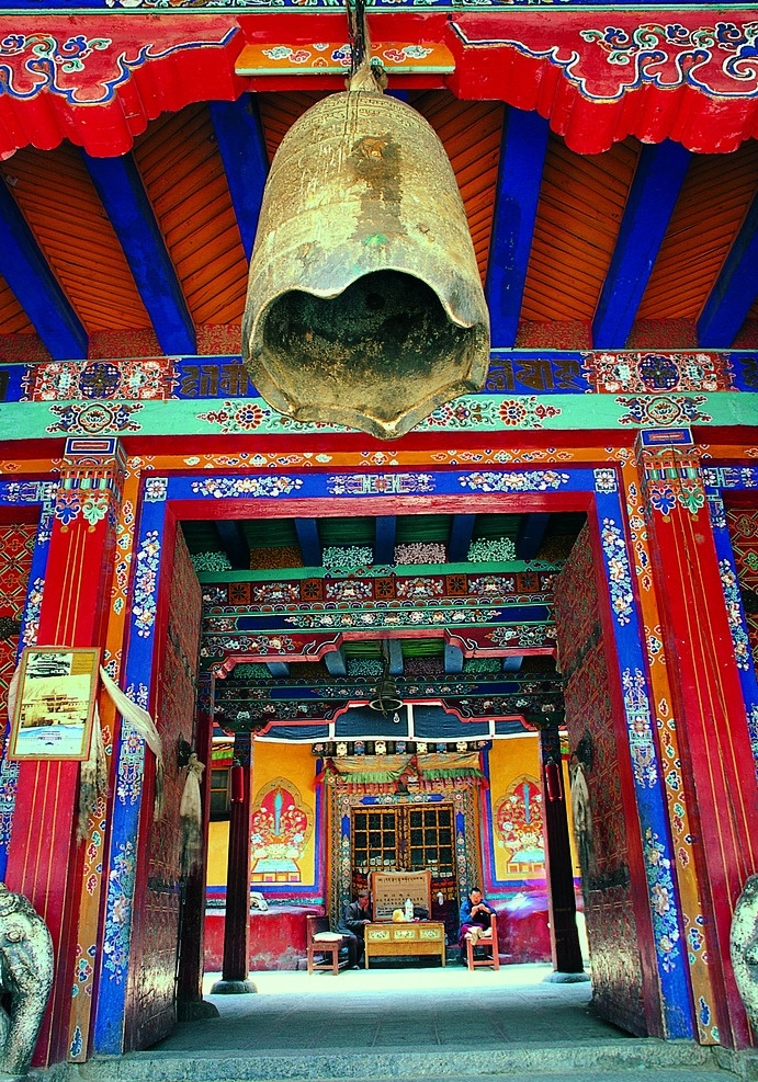 藏式 建筑 大门 巨钟 藏族建筑 门 寺 庙 寺庙 佛教 藏传佛教 建筑园林 建筑摄影