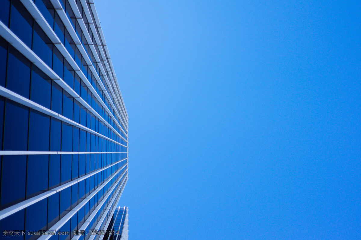 蓝色 天空 阳光 建造 企业图片 企业 商业 办公室 视窗 建筑 晴朗的天空 复制空间 建筑结构 建筑外观 城市 现代 自然 低角度视图 没有人 办公楼外观 白天 窗口 晴朗 户外 摩天大楼 直接在下面