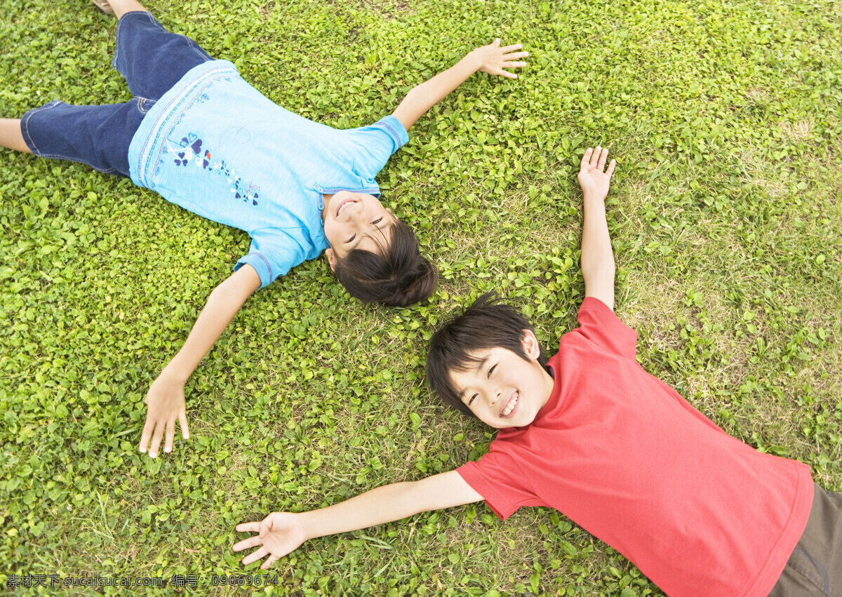 郊游 可爱 男孩 女孩 快乐家庭 温馨一家 幸福家庭 儿童 小女孩 小男孩 春游 摄影图 高清图片 生活人物 人物图片