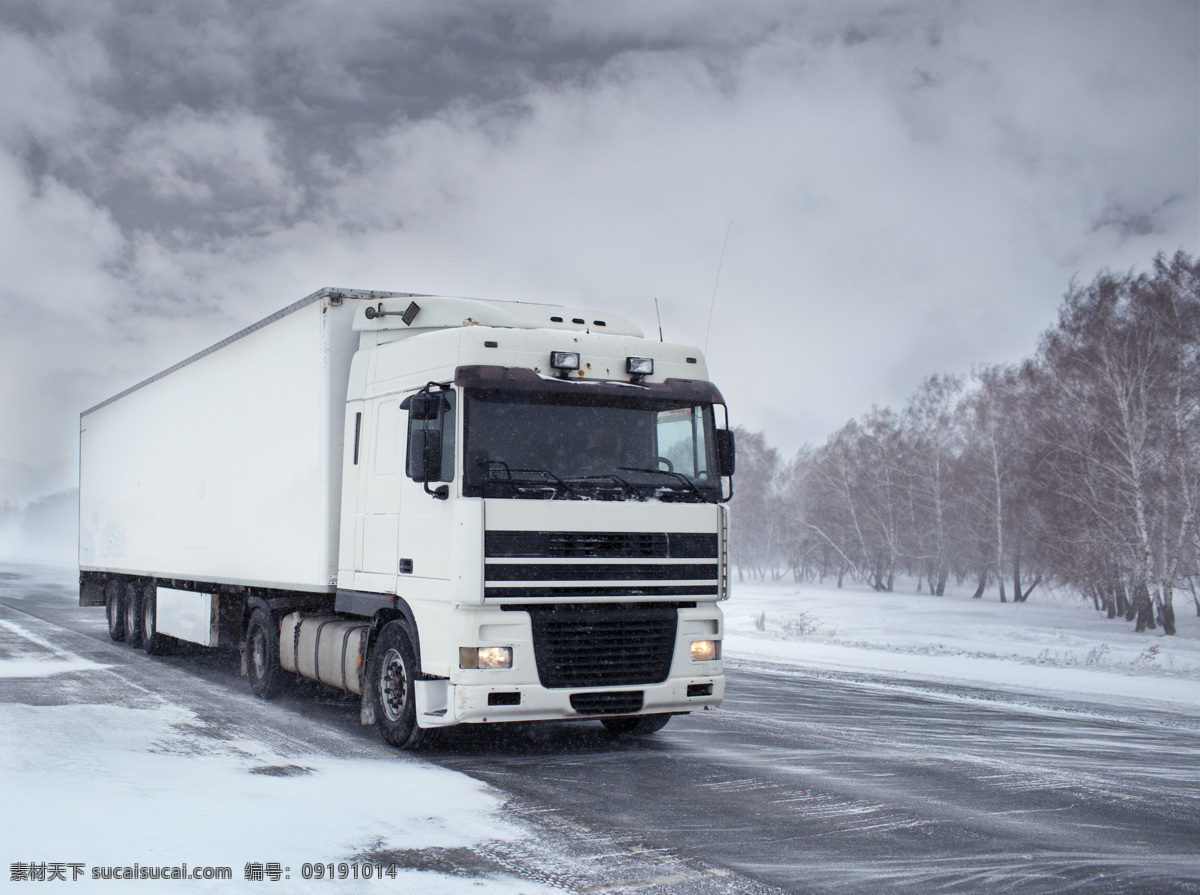冬季 公路 上 行驶 大 卡车 冬季开车 交通工具 雪地 大卡车 汽车图片 现代科技