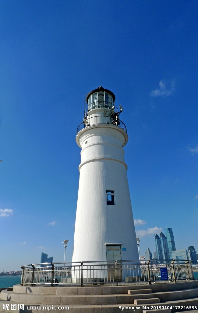 灯塔 青岛奥帆基地 蓝天 白色的建筑 航标 指引方向 青岛风光 建筑摄影 建筑园林