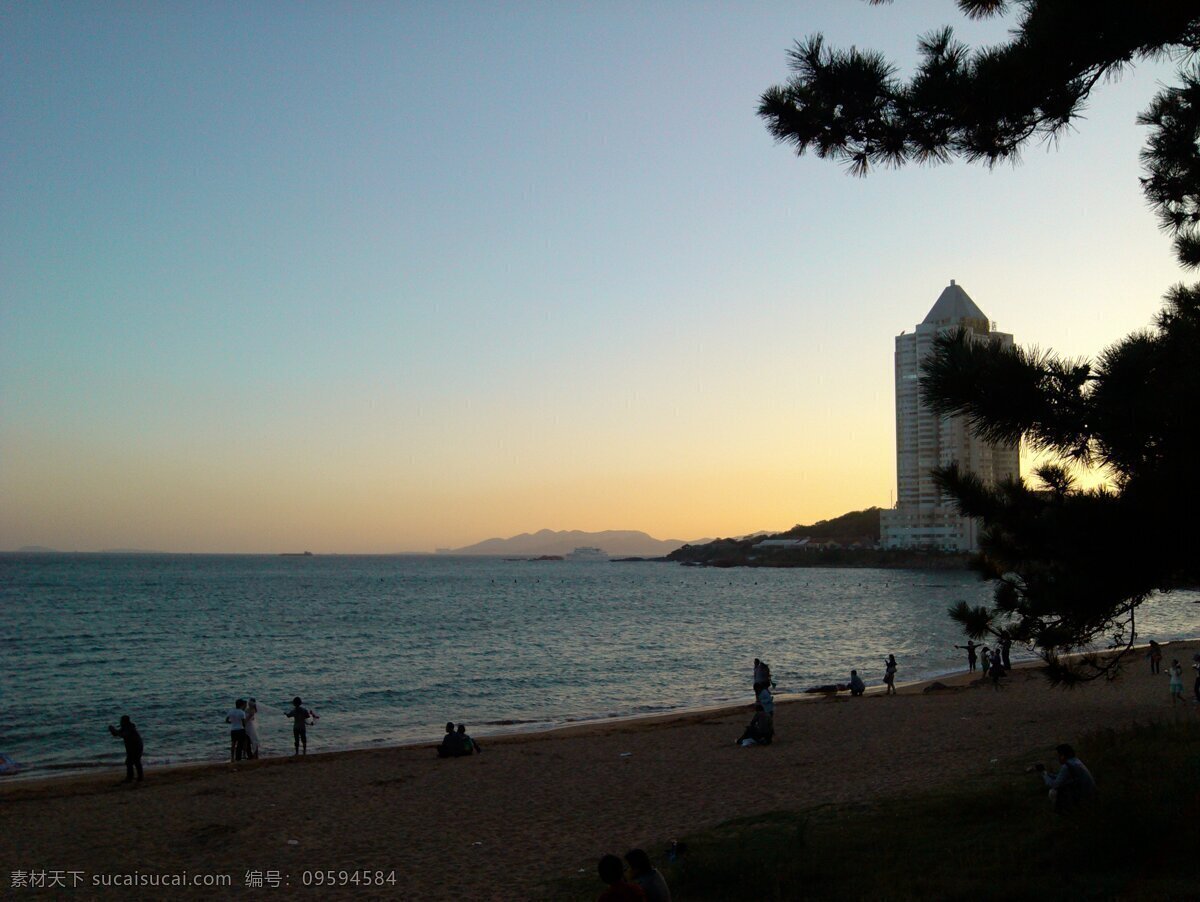海景 夜晚 大海 青岛 日暮 海水 波浪 海岸线 建筑 旅游摄影 自然风景