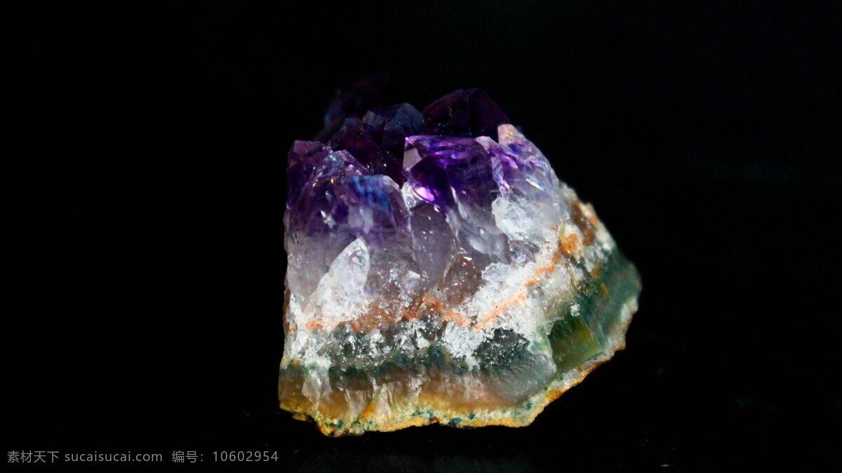 水晶矿石 水晶石 水晶 石英 矿石 紫罗兰色 紫水晶 矿物 奇石 宝石 地理 地况 地貌 地面 自然景观