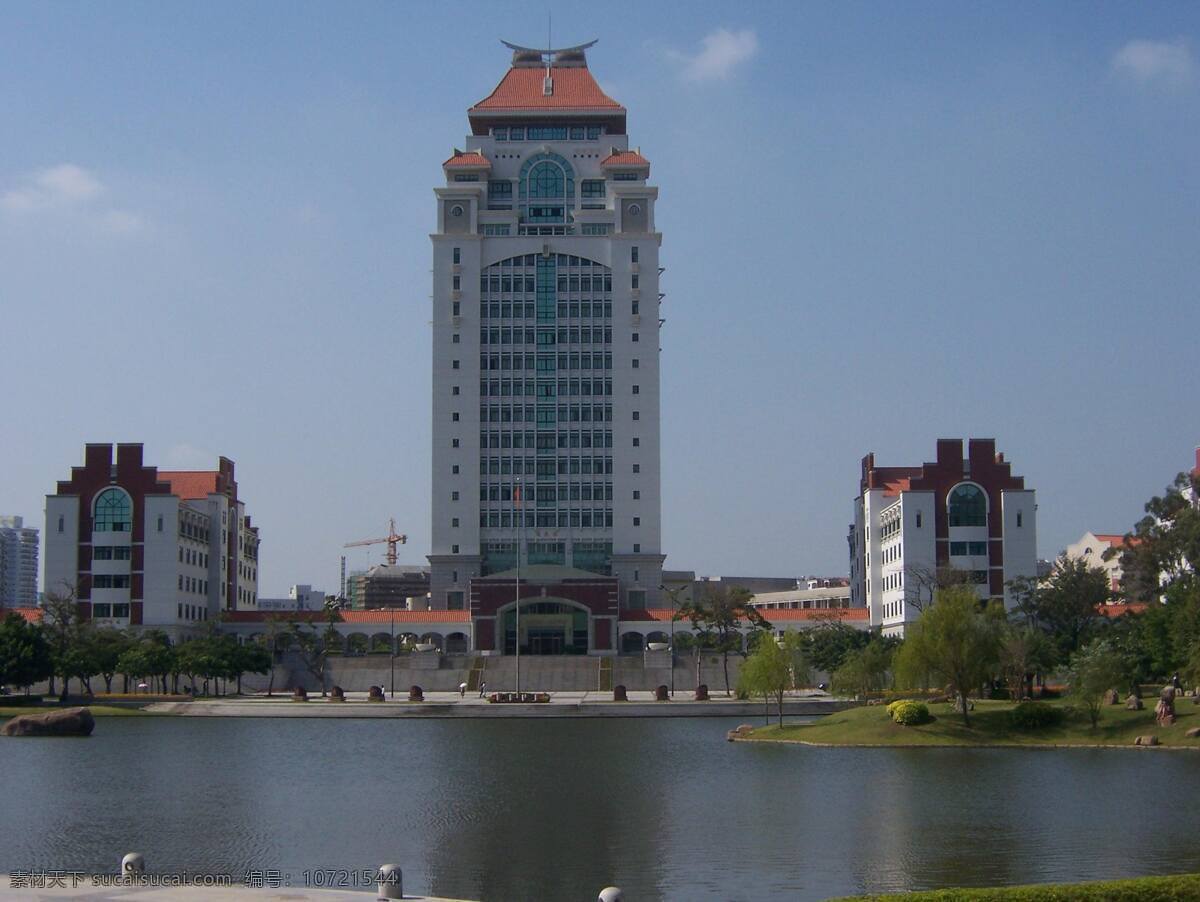 厦门大学 风光图片 草地 高楼 高校 湖水 建筑 建筑摄影 建筑园林 厦门大学风光 颂 恩 楼 国旗飘扬