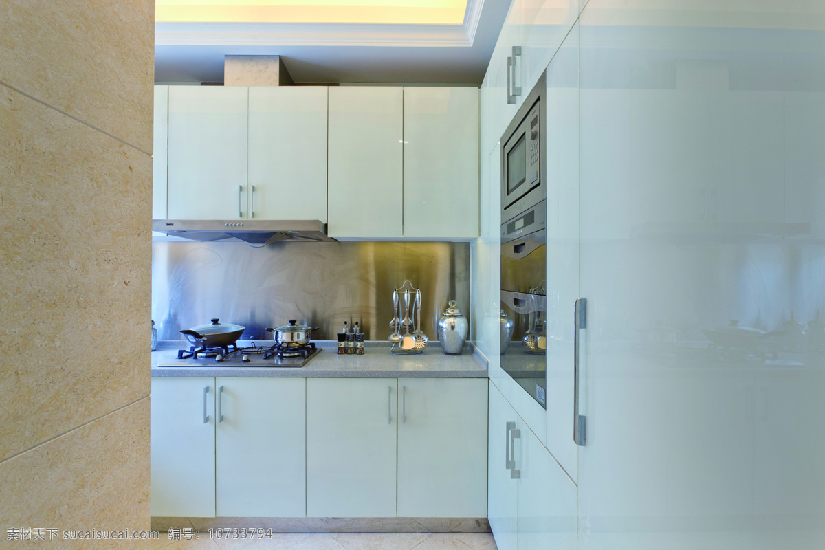 简约 厨房 白色 橱柜 装修 效果图 白色吊柜 方形吊顶 灰色地板砖 灰色墙壁