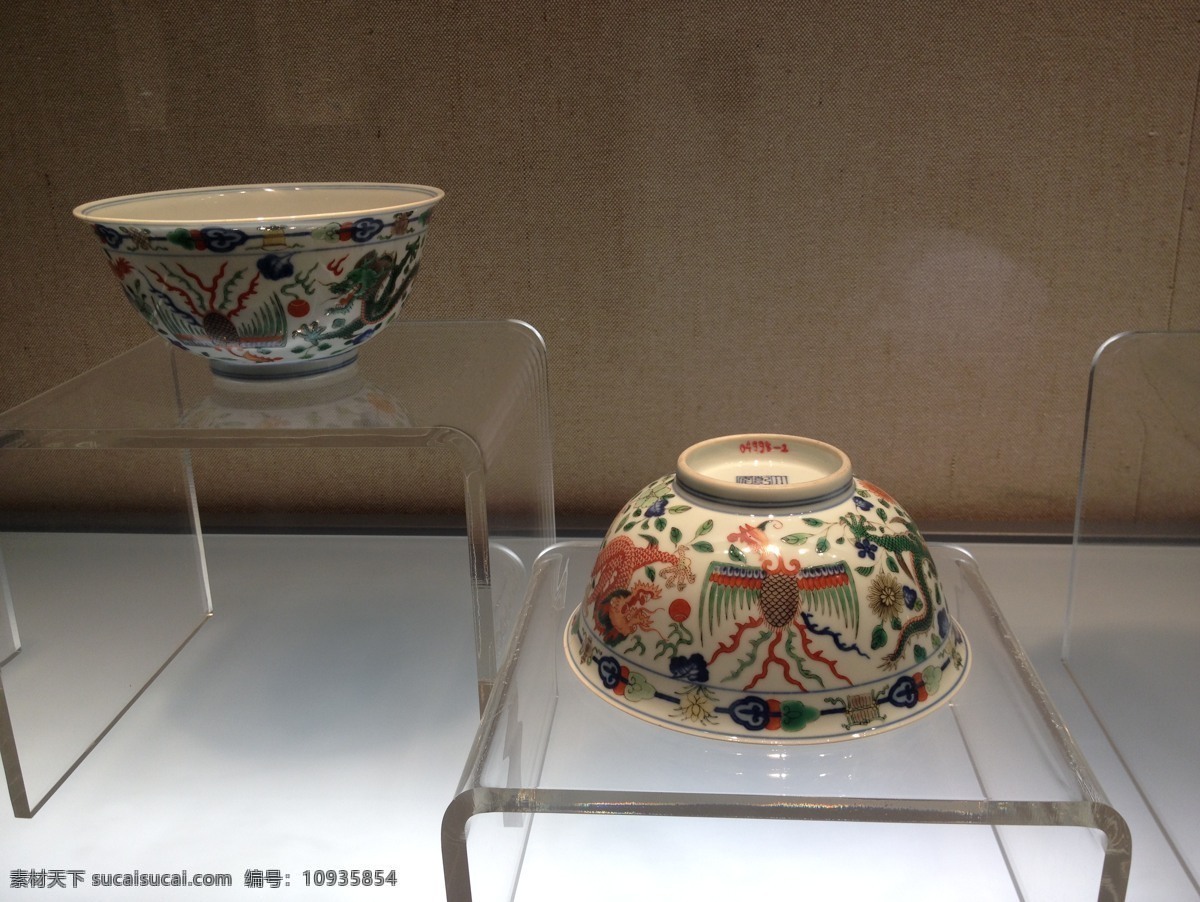 陶瓷 展览 白色 传统文化 灯光 花瓶 墙壁 陶器 碗 陶瓷展览 玻璃架 土色 文化艺术 装饰素材 展示设计