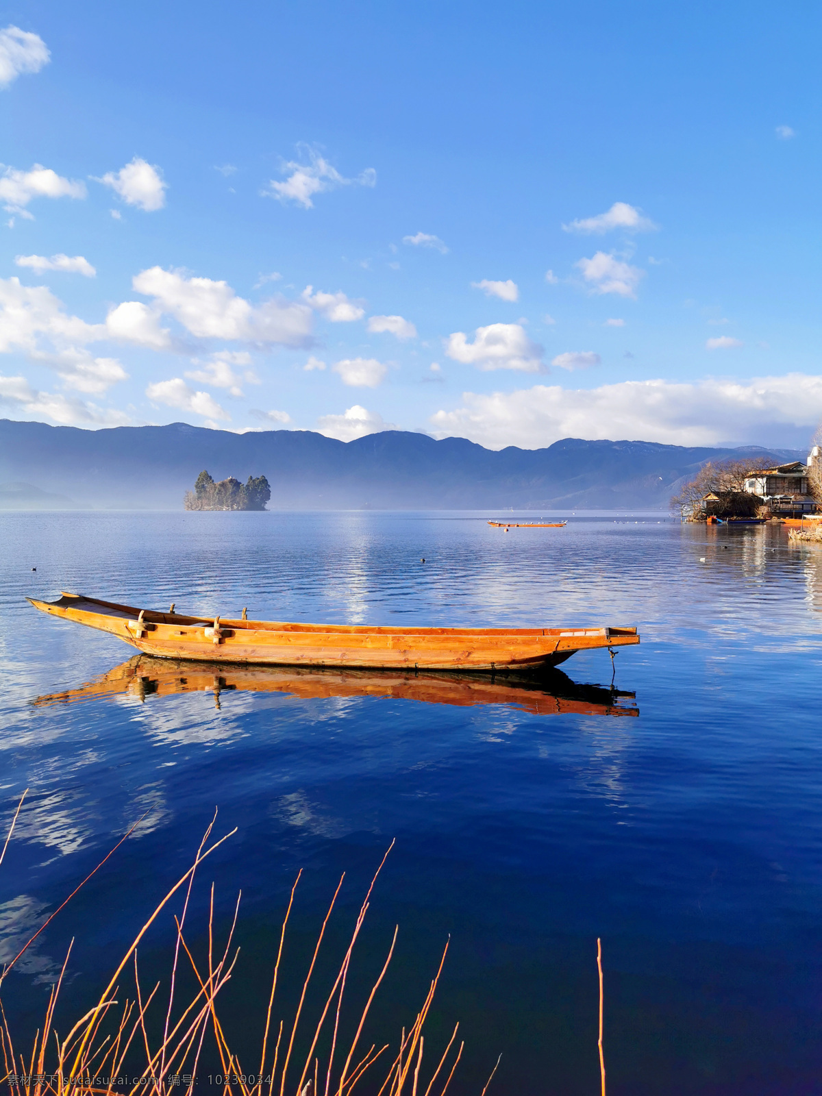 天空之镜图片 湖光山色 水面倒影 海天一线 蓝天白云 小舟湖泊 岛屿 自然风景 自然景观