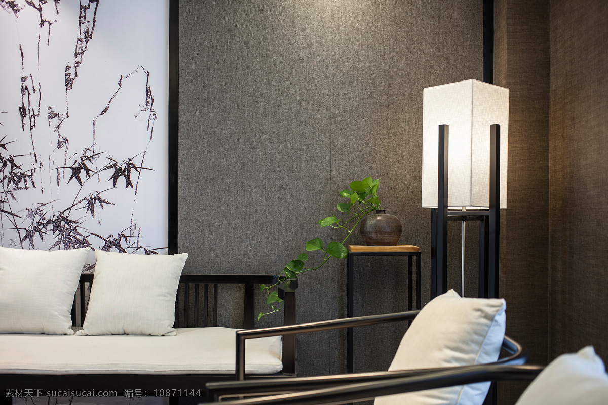 深色 调 客厅 台灯 装修 效果图 白色灯光 花纹沙发背景 灰色墙壁