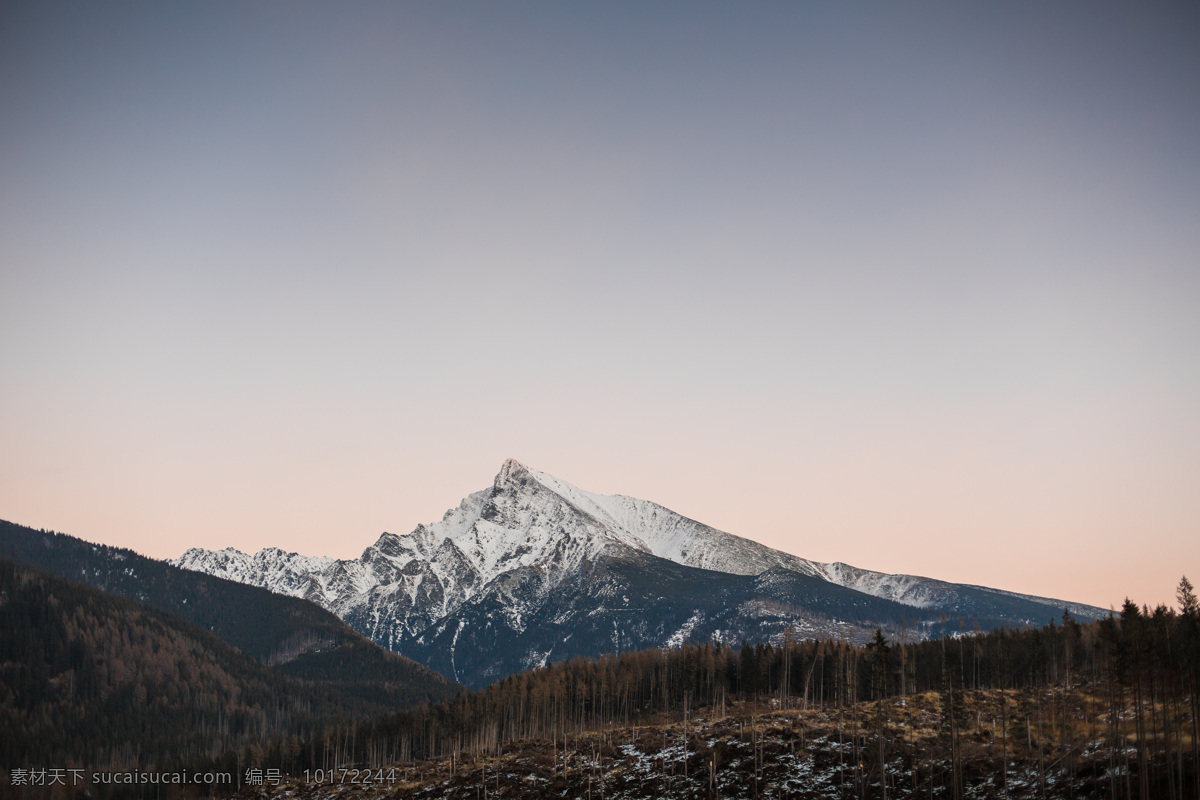雪山 山脉 日落 暗沉 山底 连绵 picjum 自然景观 山水风景