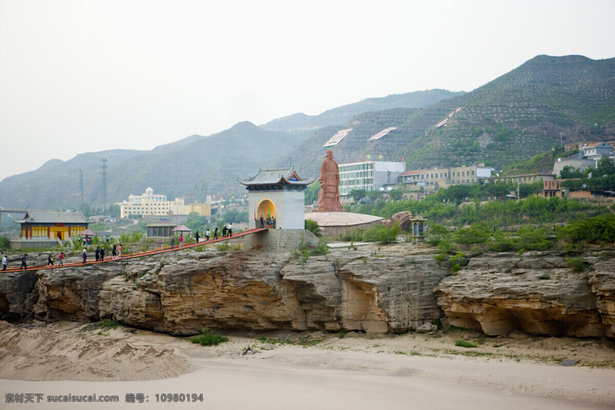 华山 山水风景 高清图片 横构图 彩色照片 中国 东亚 亚洲 陕西省 旅游 旅行 户外 清晨 白昼 自然 景 点 旅游胜地 岩石 房子 雕像 桥 山 风景名胜 风景图片