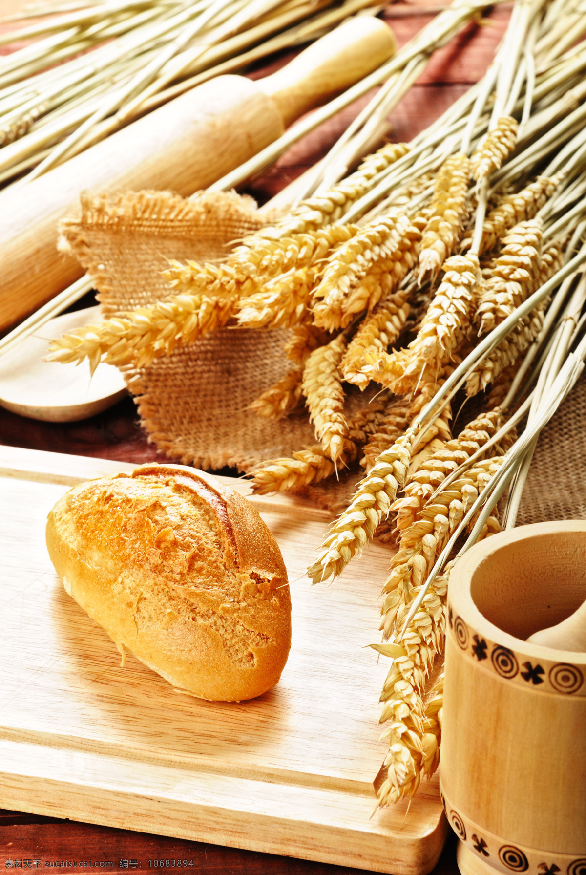 案板 上 面包 麦穗 擀面杖 面食 食物 中华美食 餐饮美食 白色