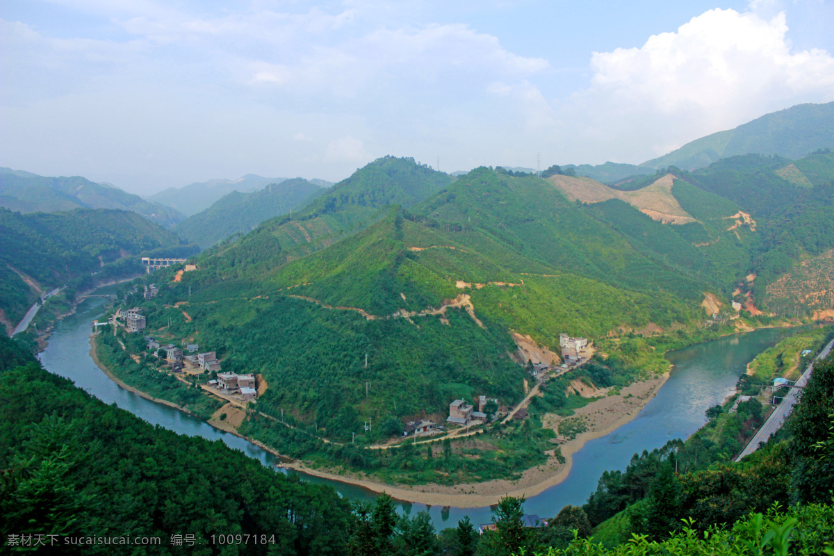 月亮湾 茶山 月亮湾茶山 青山 青山绿水 大山 风水宝地 风水地 绿水环绕 贺州风光 贺州山水 贺州风景 贺州黄洞乡 自然风光 自然风景 自然景观 风光图片 风光摄影图片