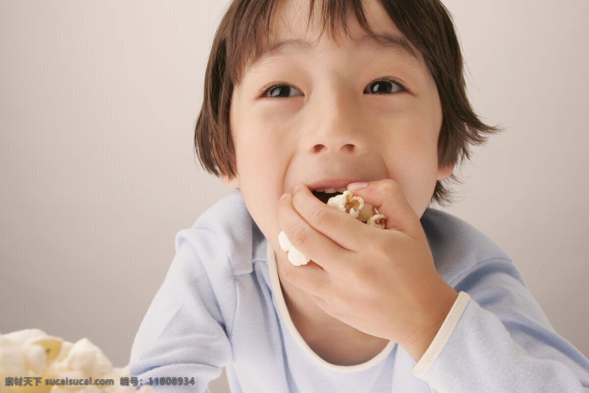 吃 爆米花 男孩 美食 美味 好味道 可爱 儿童 小男孩 生活人物 人物图片