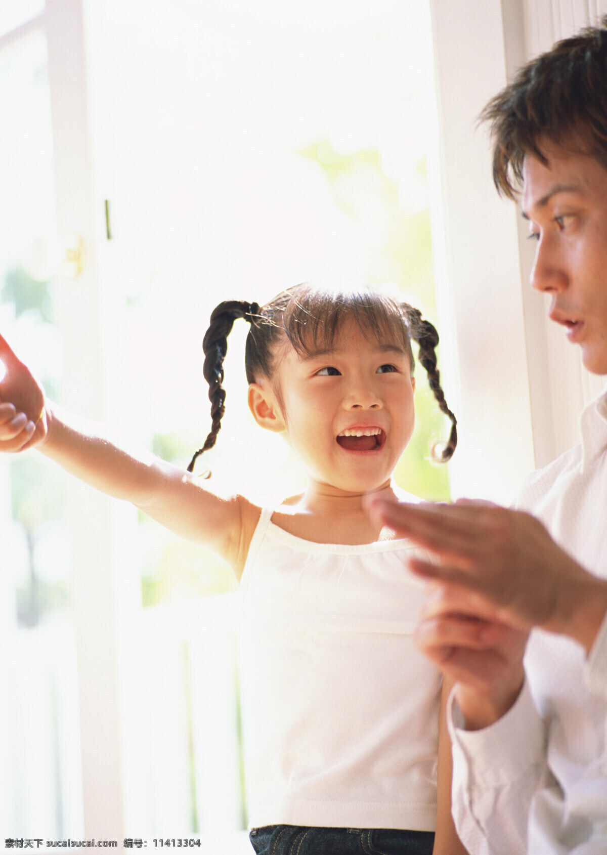可爱 小女孩 爸爸 快乐家庭 温馨一家 幸福家庭 和谐 家人 儿童 摄影图 高清图片 生活人物 人物图片