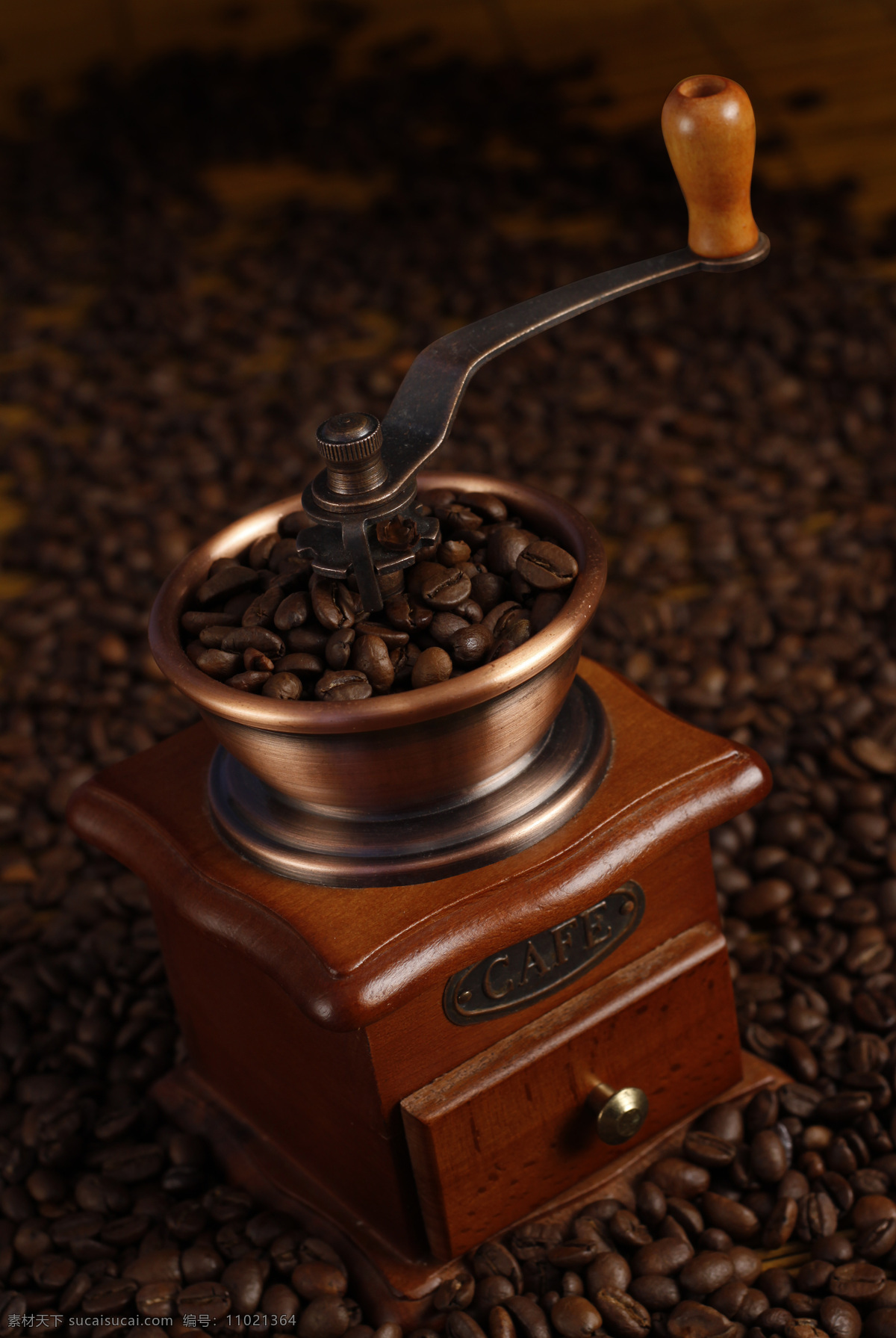 研磨机 咖啡豆 特写 咖啡 咖啡机 摄影图 高清图片 咖啡图片 餐饮美食