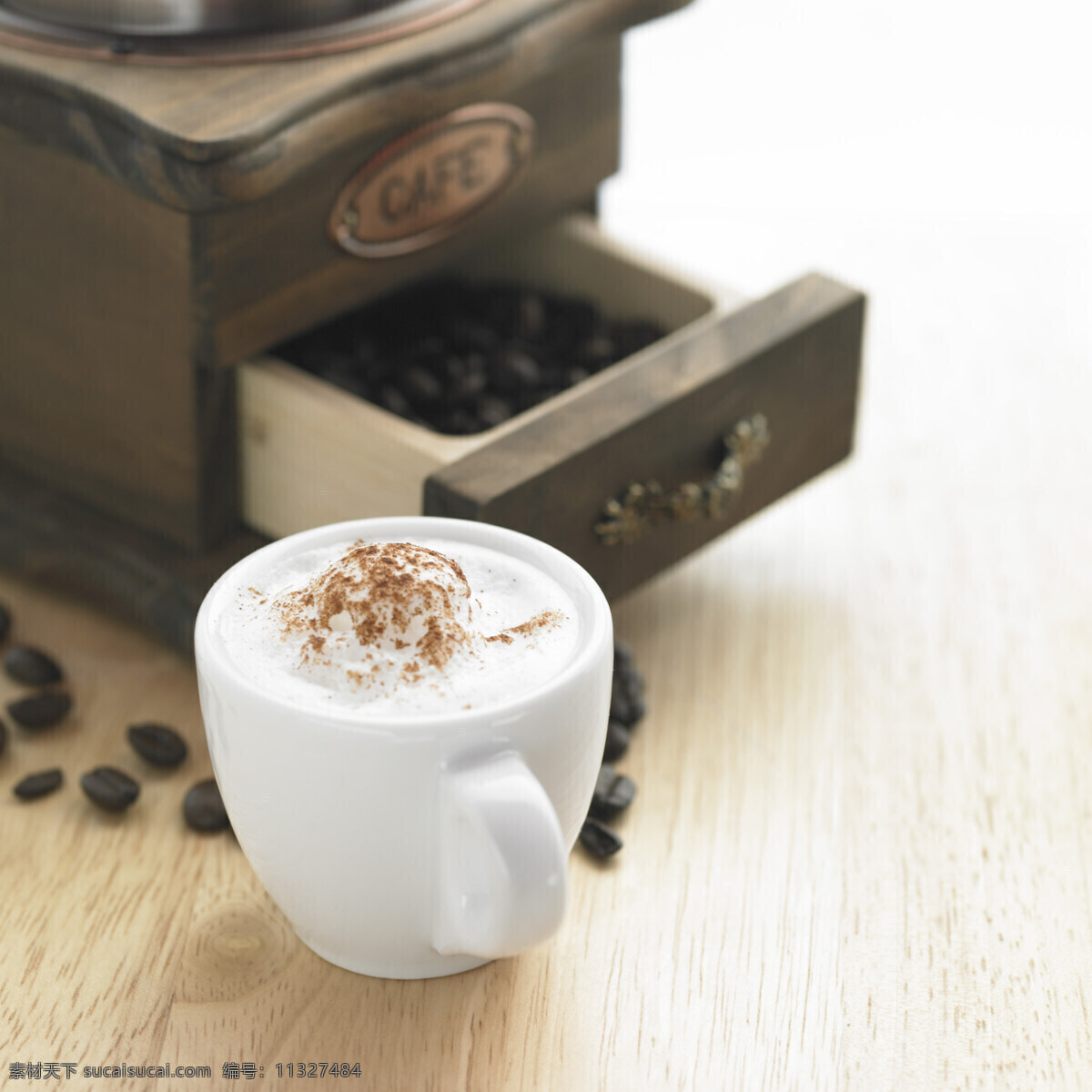 咖啡豆 咖啡 伴侣 特写 杯子 休闲 品味 享受生活 高档 摄影图 高清图片 咖啡图片 餐饮美食
