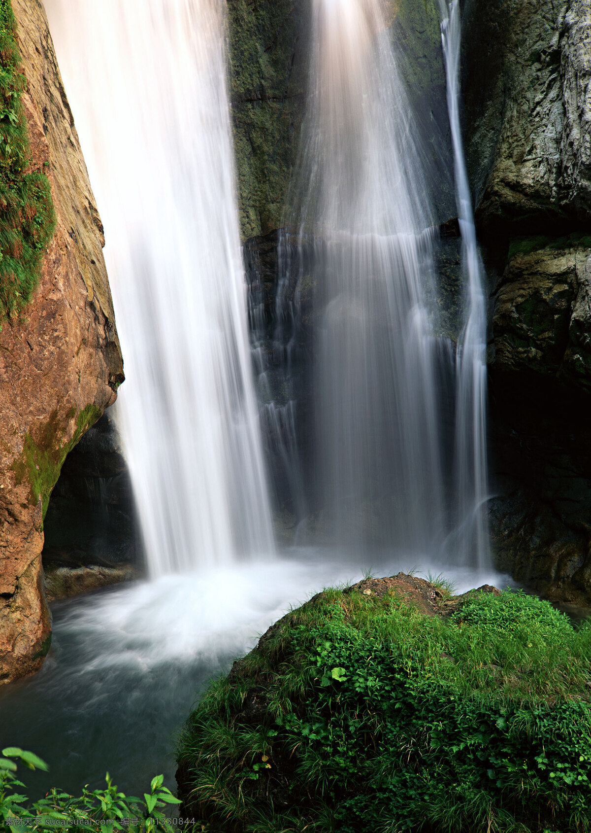 瀑布图片素材 自然 风景 瀑布 水花 水雾 溅出 湍急 急流 岩石 水涧 瀑布图片 风景图片