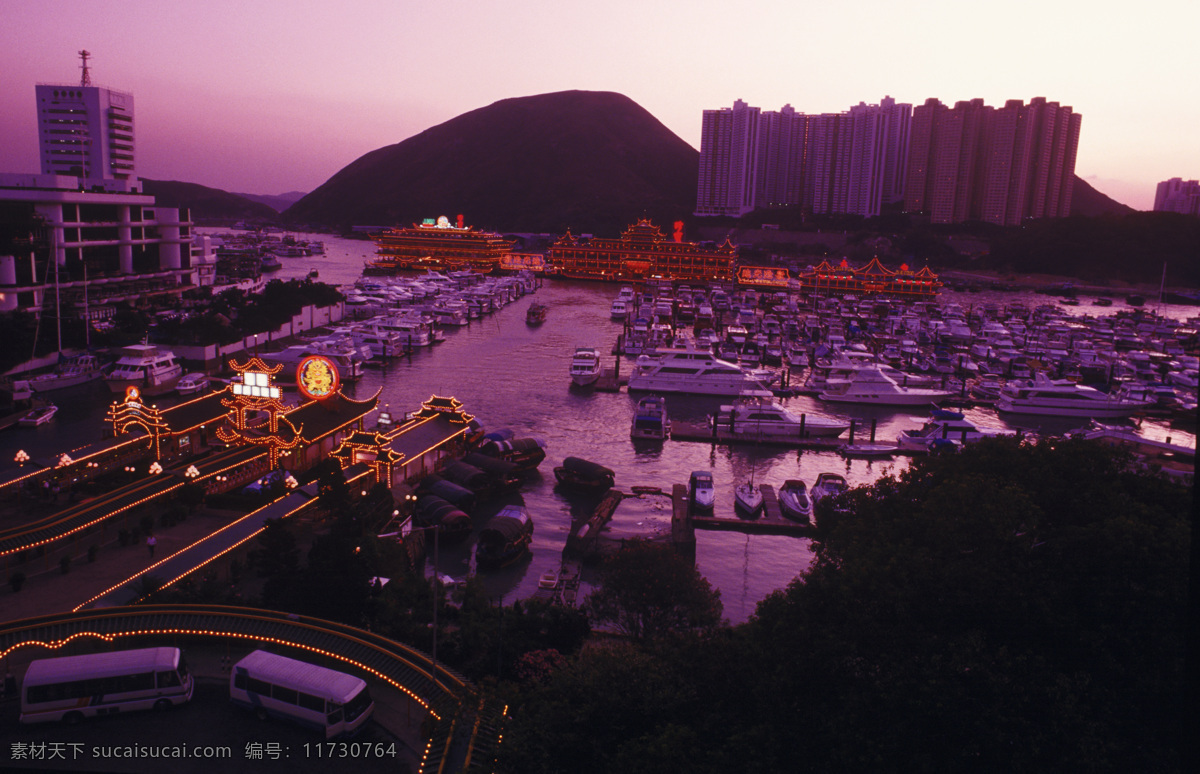 傍晚 时 香港 城市 风光 港 城市风光 高楼大厦 建筑 风景 霓虹灯 黄昏 大海 海面 船 摄影图 高清图片 环境家居