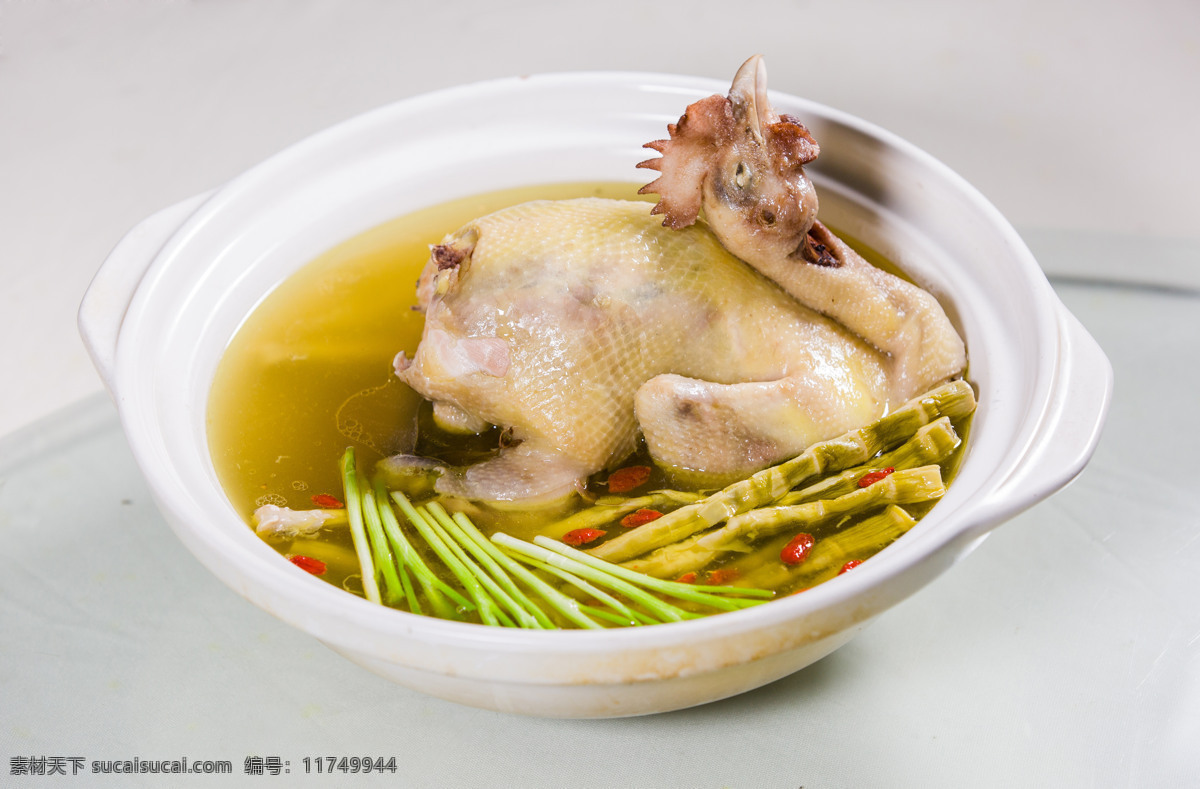 笋干鸡汤 笋干炖鸡 砂锅鸡 竹笋老鸡汤 笋干炖土鸡 土鸡煲 炖土鸡 笋干炖咸鸡 脆笋炖咸鸡 笋干炖仔鸡 农家土鸡汤 农家烧土鸡 餐饮美食 传统美食