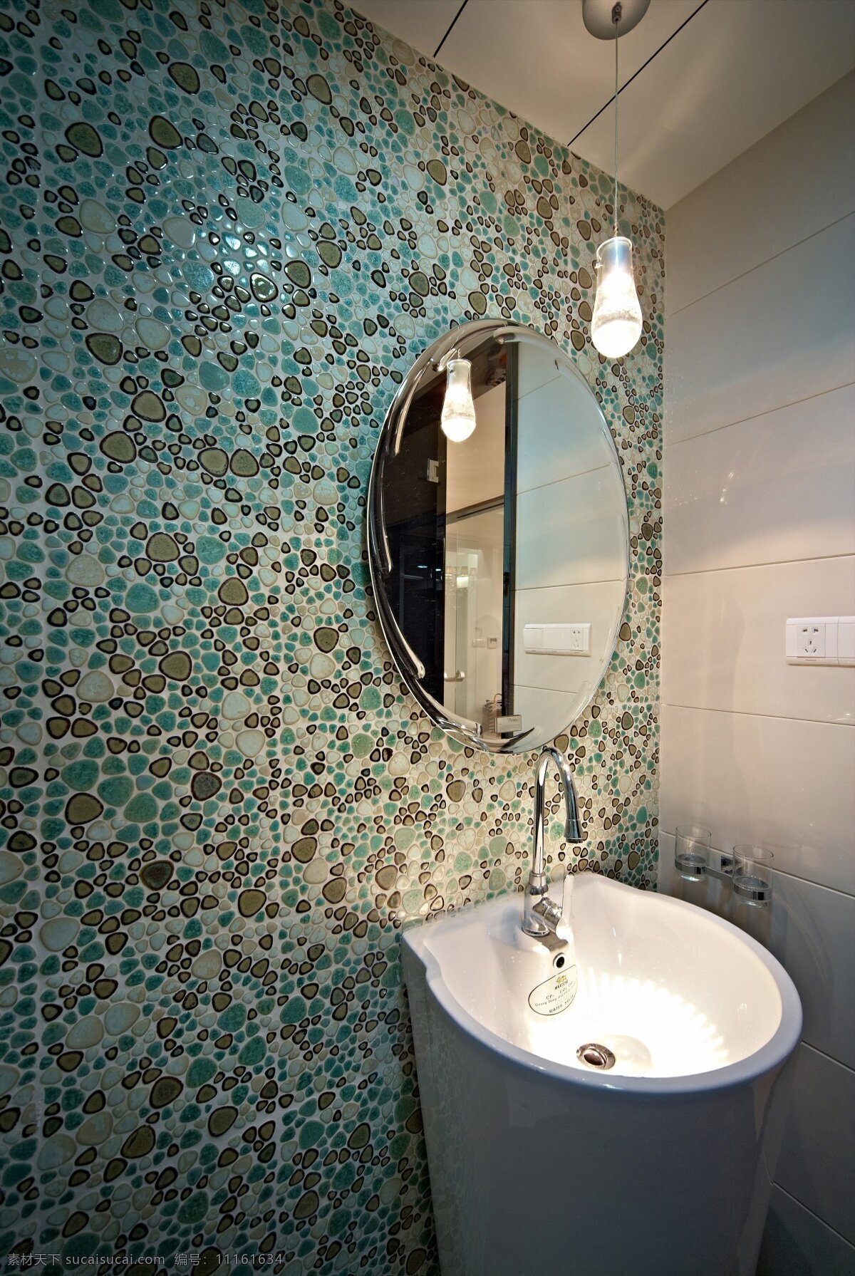 现代 时尚 浴室 马赛克 背景 墙 室内装修 效果图 浴室装修 洗手池 椭圆镜子 长吊灯