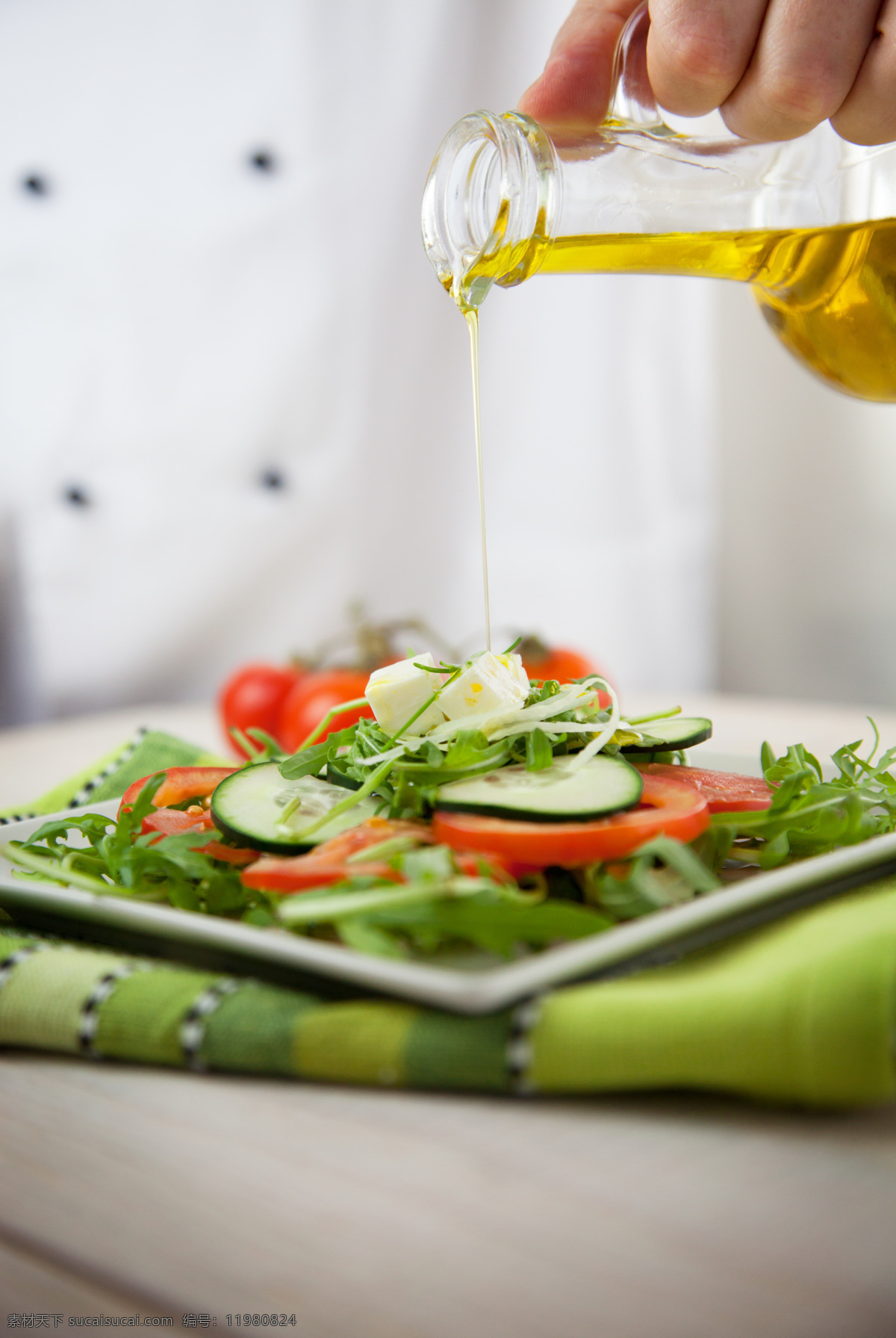色拉油 蔬菜 沙拉 食用油 蔬菜沙拉 番茄 西红柿 黄瓜 其他类别 生活百科 白色