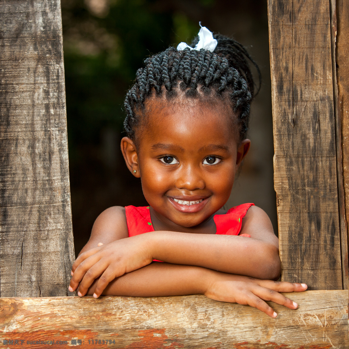 可爱 小女孩 人物 黑人 非洲人 非洲土著人 动物皮毛 项圈 项链 生活人物 人物图库 小孩 可爱的小女孩 人物图片