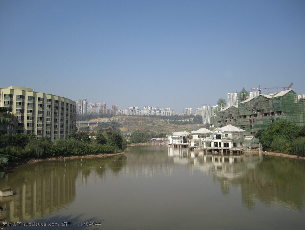 山水风景 重庆 南方 翻译 学院 川外 重庆学校 校园风景 河 房子 摄影图片 学校摄影 建筑摄影 建筑园林 灰色