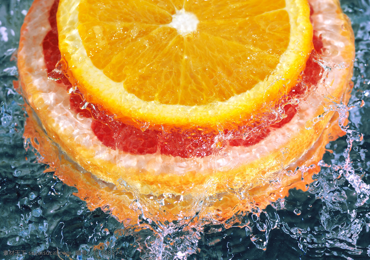 水果在水中 果肉 切开的水果 水果切片 水 清澈的水 水花 新鲜水果 水果主题 水果蔬菜 餐饮美食 橙色