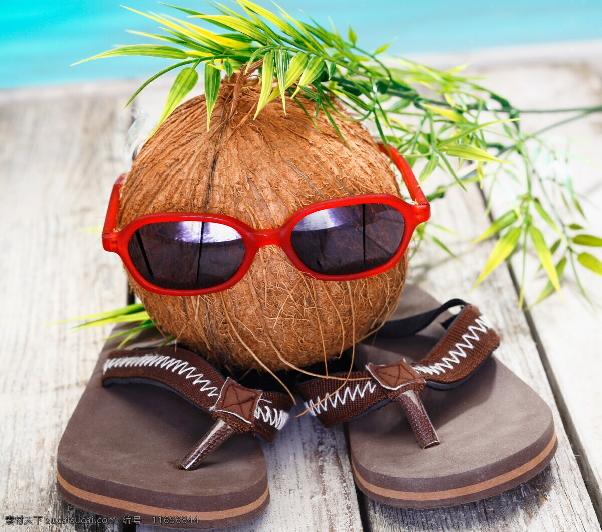 椰子 太阳镜 拖鞋 人字拖 墨镜 眼镜 海边 木板 夏季 夏天来了 生活百科 娱乐休闲