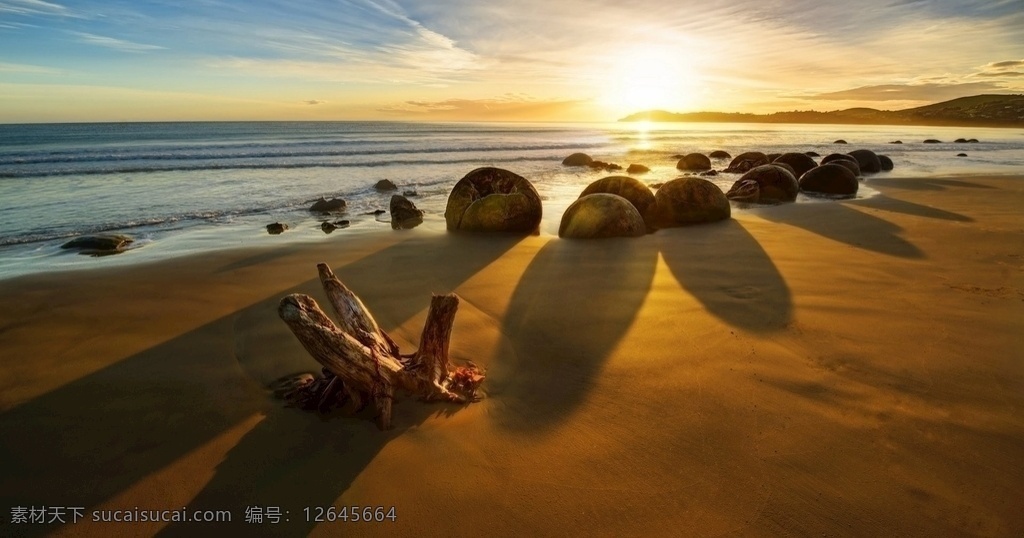 金色海滩风景 蓝天 白日 夕阳 金黄色的晚霞 夕阳下的海滩 大海 自然景观 自然风景
