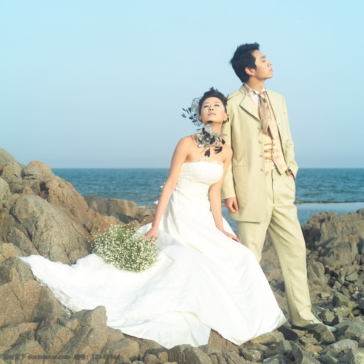海水 海滩 婚纱 婚纱样片 恋人 情侣 情人 人物 海边之恋 新娘 写真 鲜花 天空 人物摄影 人物图库 psd源文件