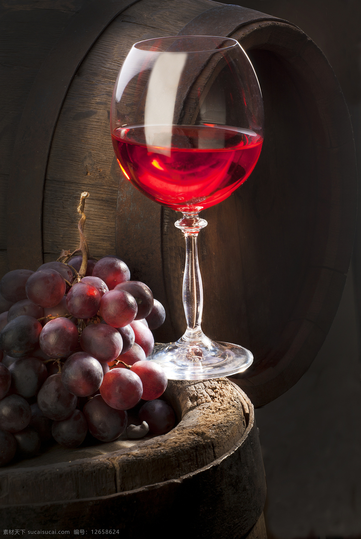 红酒 葡萄 葡萄酒 瓶塞 酒瓶 酒水饮料 餐饮美食 酒桶 红酒和葡萄 酒类图片