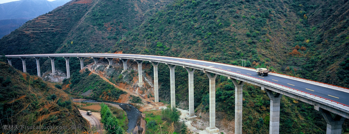 云南高速公路 大山 高速公路 大桥 绿山 山峦 自然风景 自然景观