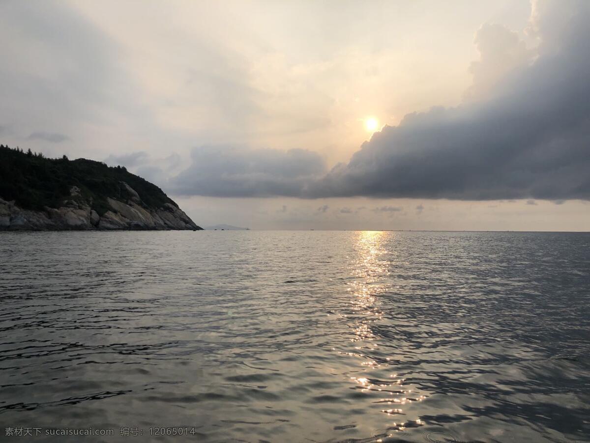 海上日出图片 日出 东方 海平面 悬崖日出 海上日出 自然景观 自然风景