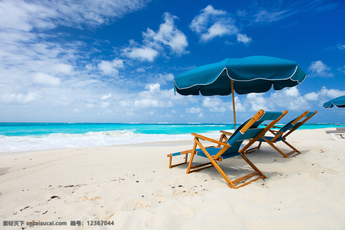 蓝天 上 沙滩 沙滩椅 夏日 天空 白云 大海 海面 海浪 浪花 遮阳伞 海洋海边 自然景观 白色