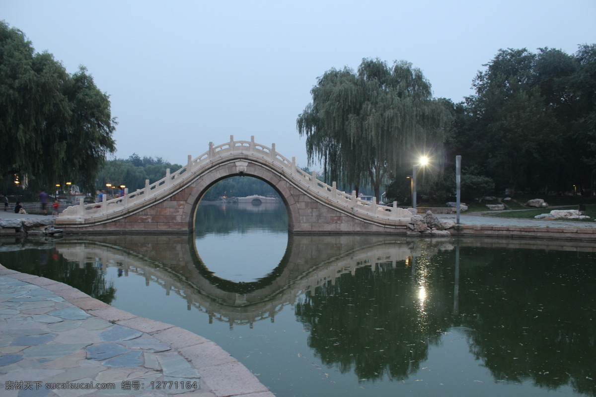 拱桥 绿树 路灯 倒影 水面 夜景 公园 国内旅游 旅游摄影