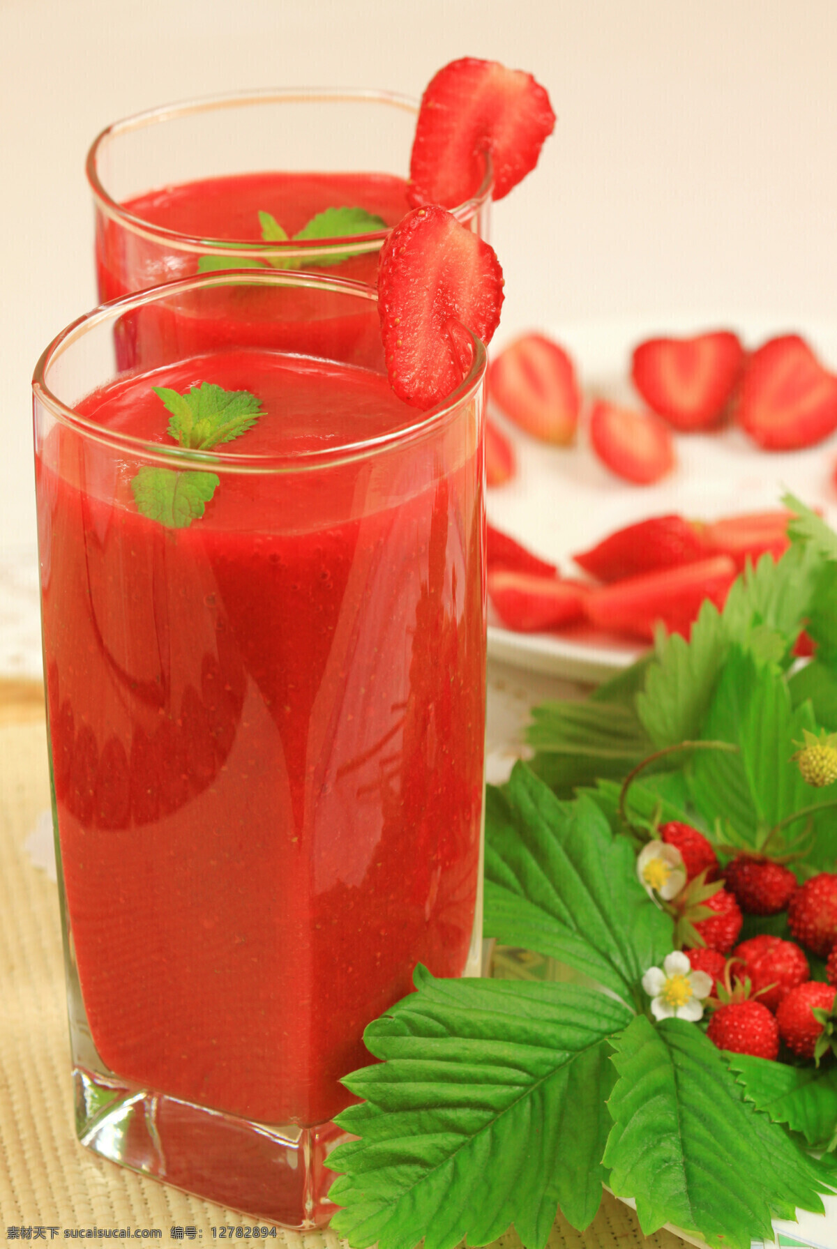 美味草莓汁 唯美 饮料 饮品 美味 果汁 新鲜 鲜果 营养 健康 草莓汁 草莓 餐饮美食 饮料酒水