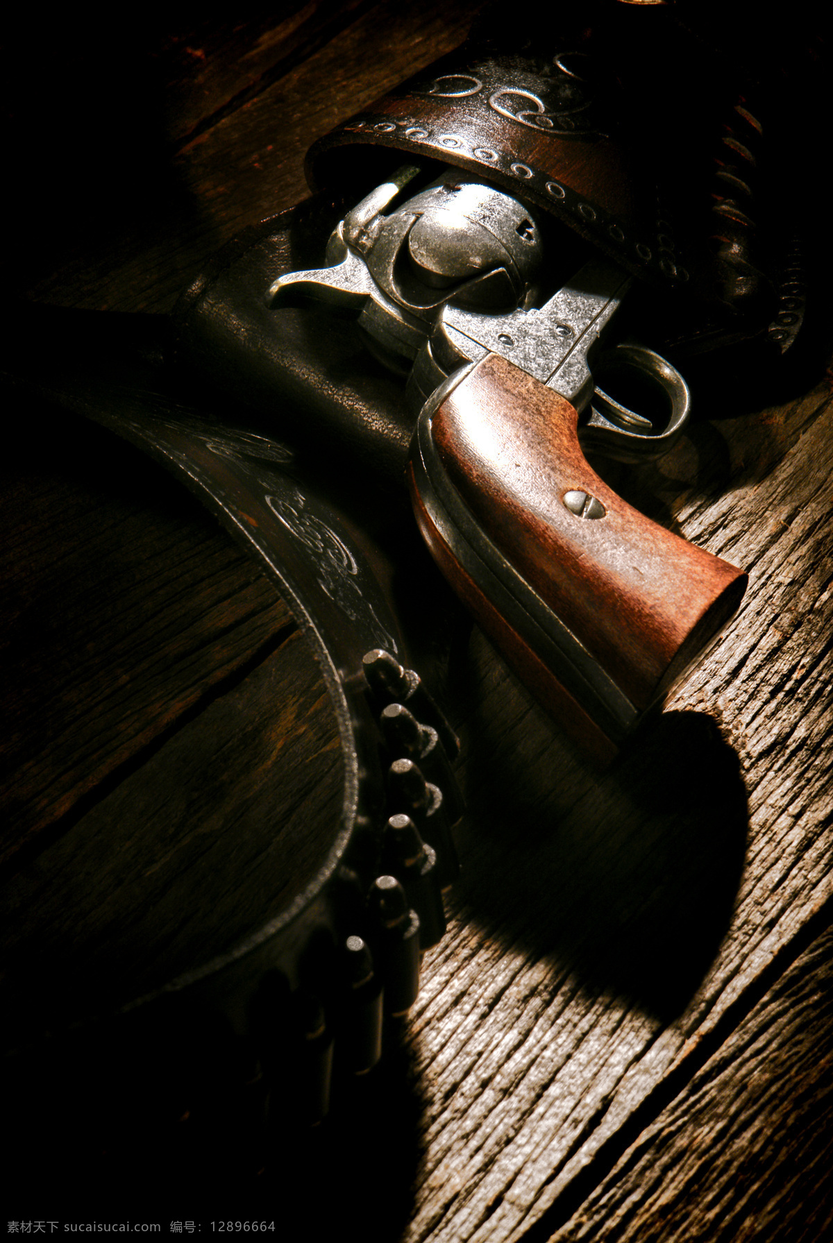 木板 上 枪支 子弹 手枪 木板背景 西部牛仔 木板上的枪支 其他类别 生活百科