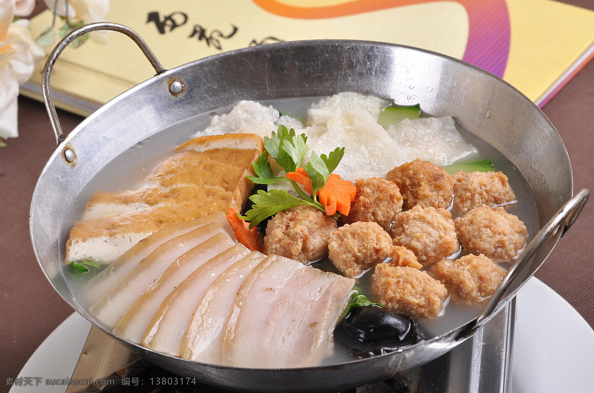 锅仔烩三鲜 三鲜豆腐 海鲜豆腐 虾仁豆腐 八宝豆腐 海鲜烩豆腐 一品全家福 全家福砂锅 三鲜虾仁汤 一品炖豆腐 绩溪一品锅 豆汤三鲜 锅仔 餐饮美食 传统美食