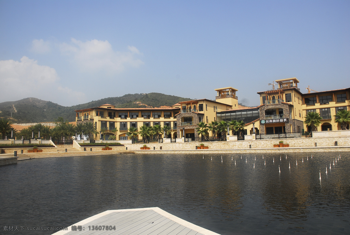 碧海 别墅 房地产 海景 海水 建筑景观 蓝天 楼盘 景房 别墅区 高档住宅 山脉 棕榈树 静谧 自然景观 房 主题 矢量图 建筑家居