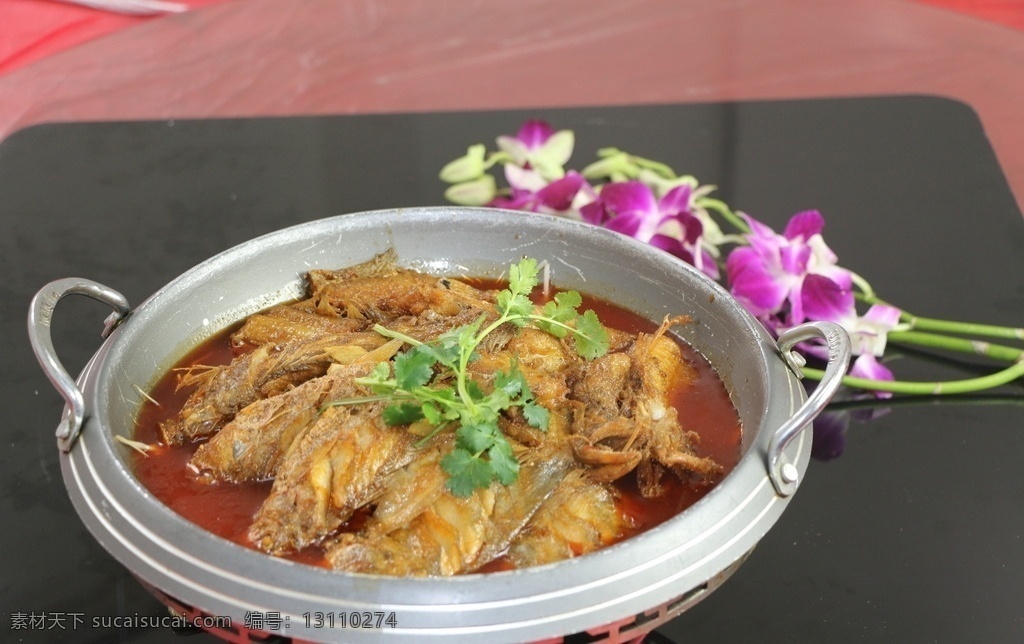 香辣杂鱼 杂鱼 香辣 川菜 湘菜 美味 美食 小黄鱼 财鱼 带鱼 鲳鱼 锅仔 干锅 餐饮美食 传统美食