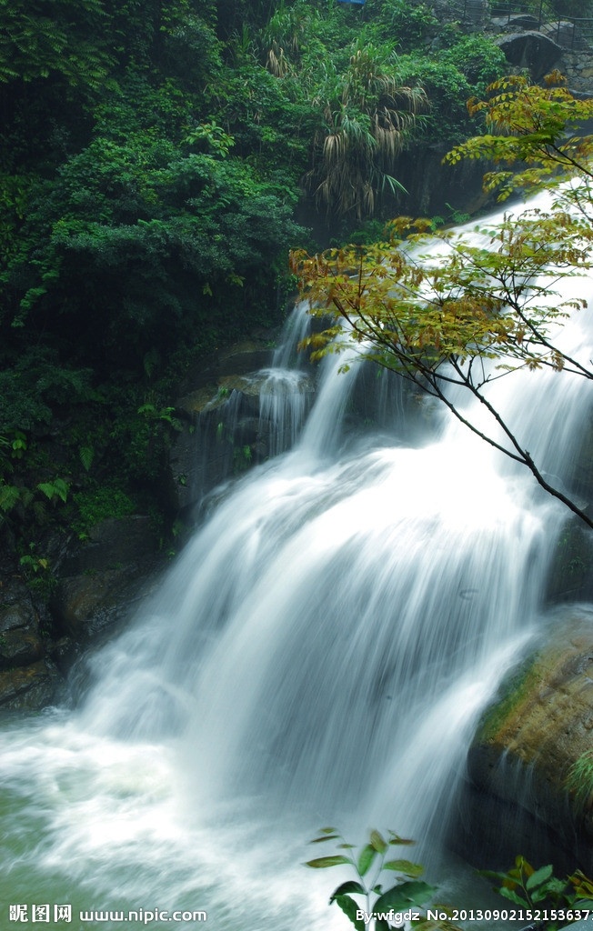 瀑布 瀑布设计素材 瀑布模板下载 河山 中国 山川 大谷 峡谷 流水 潺潺 水声 浪花 石头青山 自然风光 自然景观 风景 自然风景