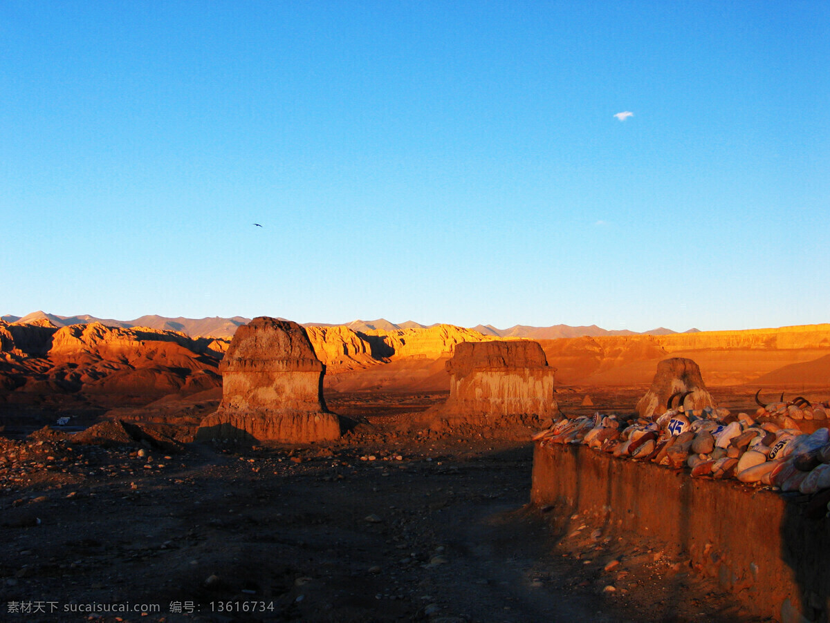 黄昏 夕阳 藏 土 林 玛尼 石 藏地 土林 玛尼石 高原 蓝天 旅游摄影 国内旅游